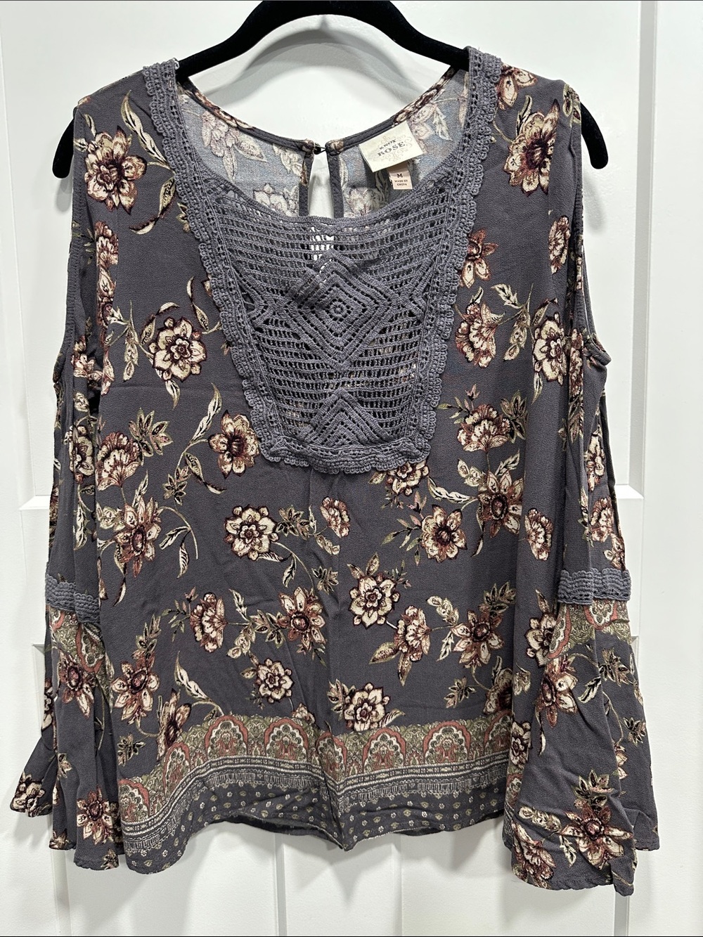 Knox Rose Gray Floral Crochet-Yoke Cold-Shoulder Tunic - Size Medium